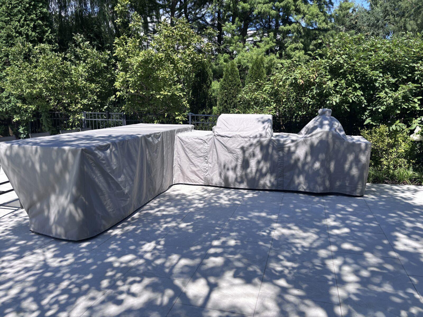 L-Shape-Split-Level-Island-with-Grill-and-Kamado-After-Cover